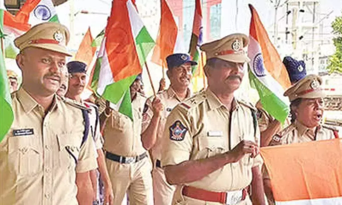 Andhra: तिरुपति रेलवे स्टेशन पर फ्लैग मार्च निकाला गया