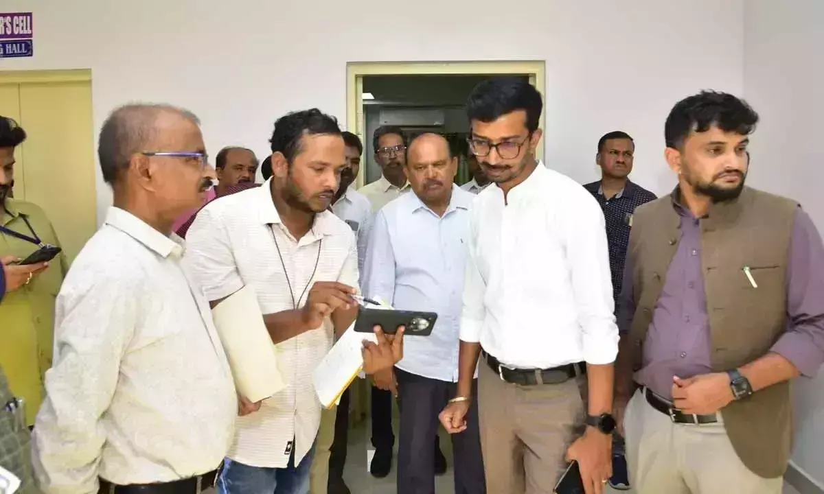 Collector ने राज्यपाल के दौरे से पहले व्यवस्थाओं का निरीक्षण किया