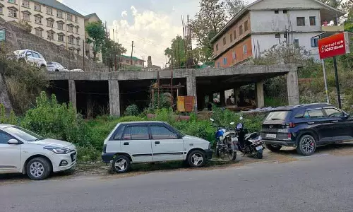 Palampur पार्किंग परियोजना 14 साल से अटकी, सिर्फ एक स्लैब ही पूरा