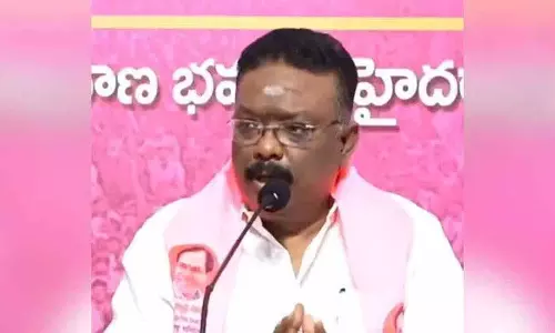 BRS एमएलसी दासोजू श्रवण ने रेवंत रेड्डी से पौधे लगाने का आग्रह किया