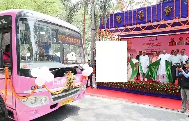 Patna: महिलाओं के लिए पिंक बस सेवा की शुरुआत Patna: महिलाओं के लिए पिंक बस सेवा की शुरुआत