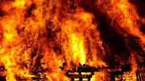 Kanpur: शॉर्ट सर्किट से कार गैराज में लगी भीषण आग, 12 से ज्यादा गाड़ियां जलकर खाक Kanpur: शॉर्ट सर्किट से कार गैराज में लगी भीषण आग, 12 से ज्यादा गाड़ियां जलकर खाक