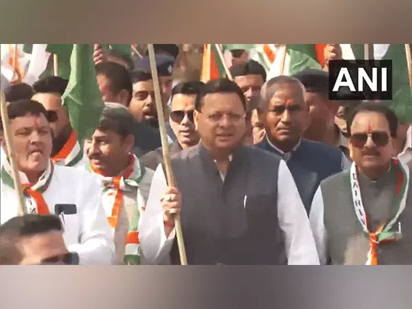 Uttarakhand CM ने हल्द्वानी में सशस्त्र बलों के सम्मान में तिरंगा यात्रा का नेतृत्व किया Uttarakhand CM ने हल्द्वानी में सशस्त्र बलों के सम्मान में तिरंगा यात्रा का नेतृत्व किया