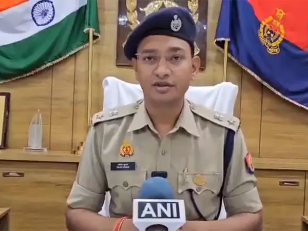 Mathura में 90 बांग्लादेशी नागरिक हिरासत में, जांच जारी Mathura में 90 बांग्लादेशी नागरिक हिरासत में, जांच जारी