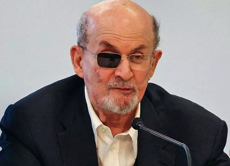 Rushdie पर हमला करने वाले को 25 साल की जेल Rushdie पर हमला करने वाले को 25 साल की जेल