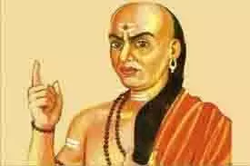 Chanakya Niti: अपना लें चाणक्य के ये अमूल्य सिद्धांत, सफलता चूमेगी आपके कदम Chanakya Niti: अपना लें चाणक्य के ये अमूल्य सिद्धांत, सफलता चूमेगी आपके कदम
