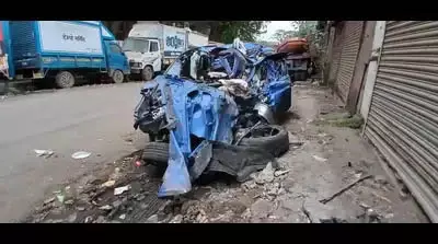 Mumbai: के अटल सेतु पर जानलेवा हादसा: 180 किमी प्रति घंटे की रफ्तार से BMW चला रहे 28 वर्षीय युवक की डंपर से टकराने से मौत Mumbai: के अटल सेतु पर जानलेवा हादसा: 180 किमी प्रति घंटे की रफ्तार से BMW चला रहे 28 वर्षीय युवक की डंपर से टकराने से मौत