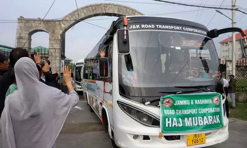 लद्दाख से तीर्थयात्री हज के लिए रवाना हुए: Official लद्दाख से तीर्थयात्री हज के लिए रवाना हुए: Official