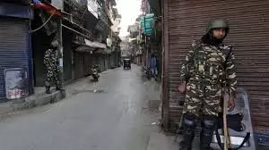 जम्मू की सड़कों पर जानलेवा स्टंट करने के आरोप में इन्फ्लुएंसर गिरफ्तार जम्मू की सड़कों पर जानलेवा स्टंट करने के आरोप में इन्फ्लुएंसर गिरफ्तार