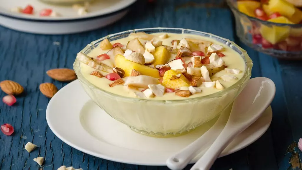 Fruit Custard Recipe: गर्मी के मौसम में बच्चों के लिए बनाएं फ्रूट कस्टर्ड Fruit Custard Recipe: गर्मी के मौसम में बच्चों के लिए बनाएं फ्रूट कस्टर्ड