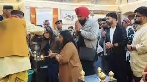 Kapil Sharma :फिल्म की शूटिंग से पहले कपिल शर्मा ने किए जाखू मंदिर के दर्शन Kapil Sharma :फिल्म की शूटिंग से पहले कपिल शर्मा ने किए जाखू मंदिर के दर्शन