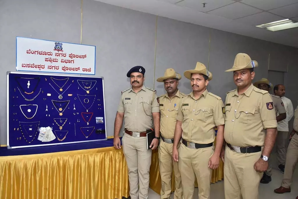 Bengaluru Crime : बैंक मैनेजर का सोना चुराने वाले सहकर्मी Bengaluru Crime : बैंक मैनेजर का सोना चुराने वाले सहकर्मी