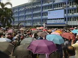 West Bengal: एसएससी शिक्षकों का कोलकाता में विकास भवन के बाहर विरोध प्रदर्शन जारी West Bengal: एसएससी शिक्षकों का कोलकाता में विकास भवन के बाहर विरोध प्रदर्शन जारी