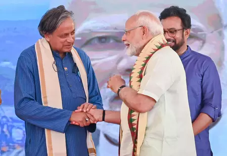 सर्वदलीय प्रतिनिधिमंडल में शामिल होने पर शशि थरूर, सुप्रिया सुले, संजय झा, श्रीकांत शिंदे ने पीएम मोदी का जताया आभार सर्वदलीय प्रतिनिधिमंडल में शामिल होने पर शशि थरूर, सुप्रिया सुले, संजय झा, श्रीकांत शिंदे ने पीएम मोदी का जताया आभार