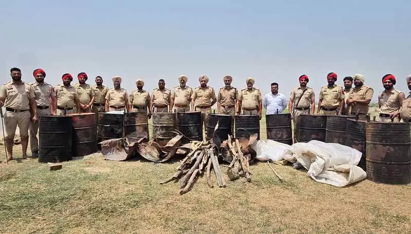 Punjab: कार्रवाई में 2600 लीटर लाहन, 6 लाख मिलीलीटर अवैध शराब जब्त Punjab: कार्रवाई में 2600 लीटर लाहन, 6 लाख मिलीलीटर अवैध शराब जब्त