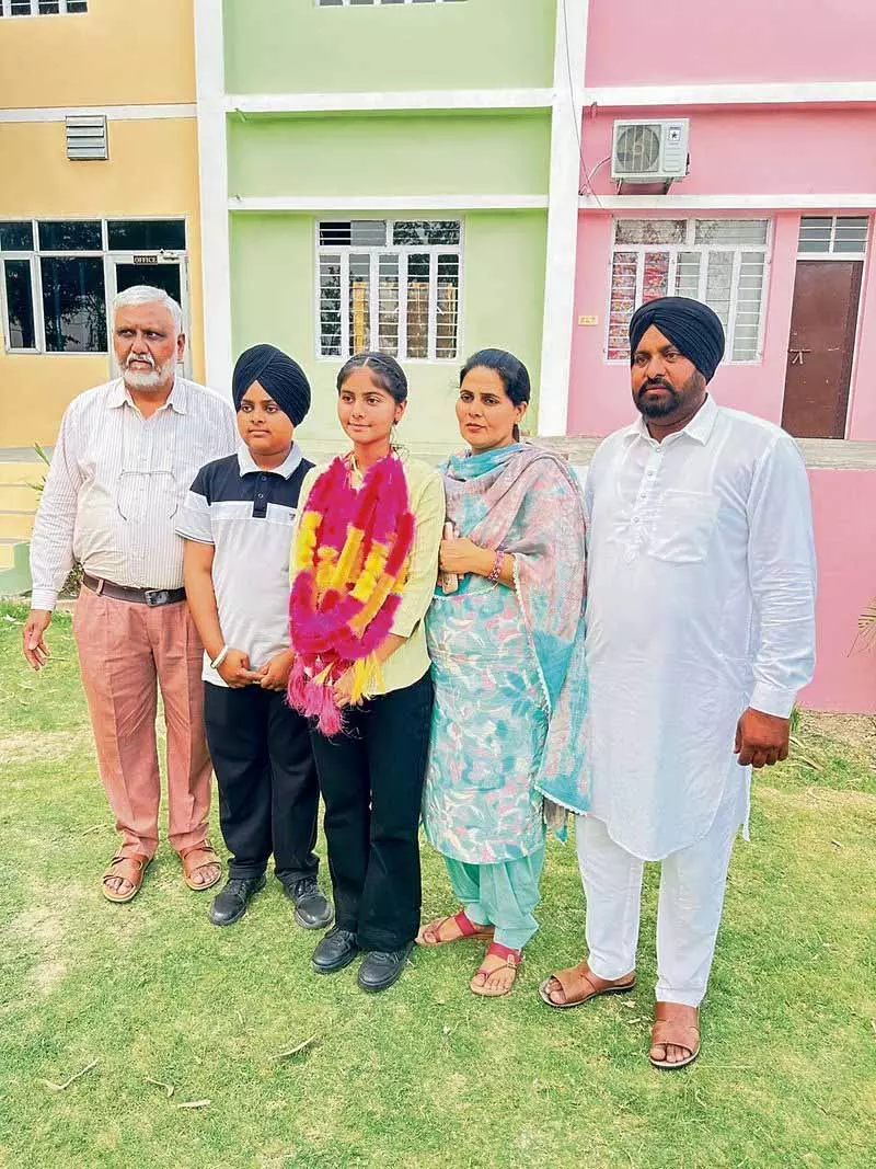 Punjab: परफेक्ट स्कोरर अर्शदीप ने किसान परिवार को गौरवान्वित किया Punjab: परफेक्ट स्कोरर अर्शदीप ने किसान परिवार को गौरवान्वित किया