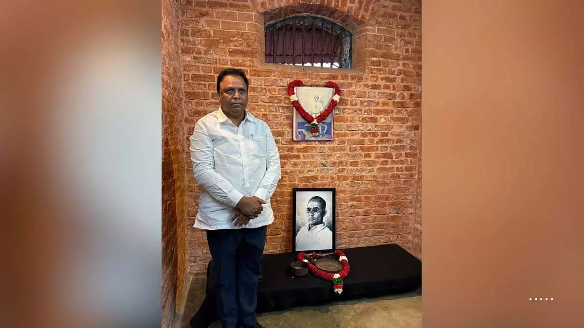 Maharashtra : मंत्री आशीष शेलार ने सेलुलर जेल का दौरा किया Maharashtra : मंत्री आशीष शेलार ने सेलुलर जेल का दौरा किया