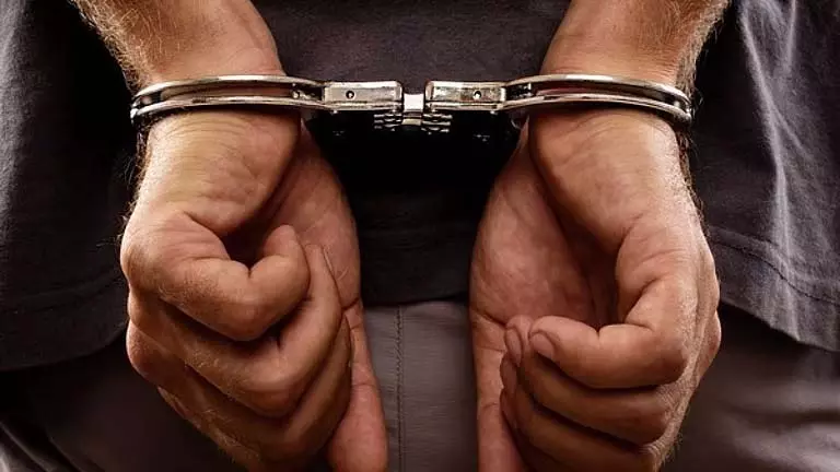 Delhi: रासायनिक स्प्रे से सरकारी स्कूल की शिक्षिका से लूट, दो आरोपी गिरफ्तार Delhi: रासायनिक स्प्रे से सरकारी स्कूल की शिक्षिका से लूट, दो आरोपी गिरफ्तार