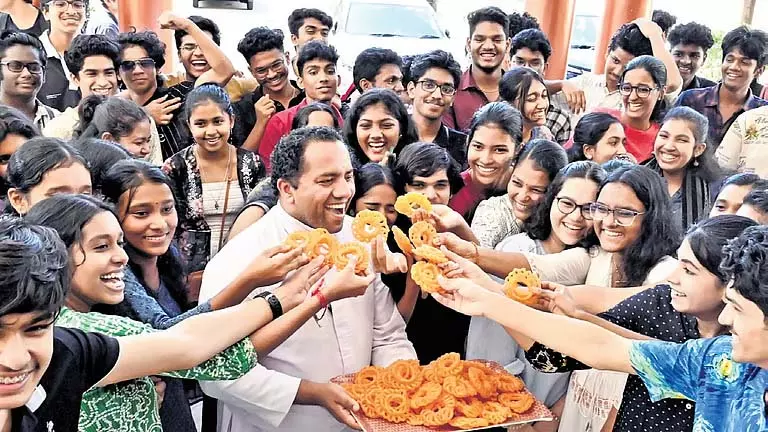 प्रभुजी स्कूलप-सेंट जेवियर्स के विद्यार्थियों ने CBSE परीक्षा में उत्कृष्ट प्रदर्शन किया प्रभुजी स्कूलप-सेंट जेवियर्स के विद्यार्थियों ने CBSE परीक्षा में उत्कृष्ट प्रदर्शन किया