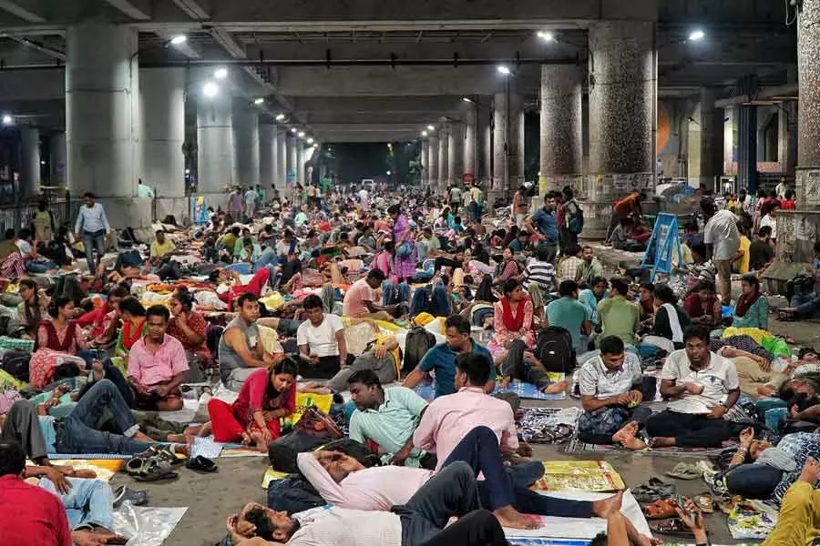 Bengal: बर्खास्त शिक्षकों का विरोध प्रदर्शन विकास भवन में तीसरे दिन भी जारी Bengal: बर्खास्त शिक्षकों का विरोध प्रदर्शन विकास भवन में तीसरे दिन भी जारी