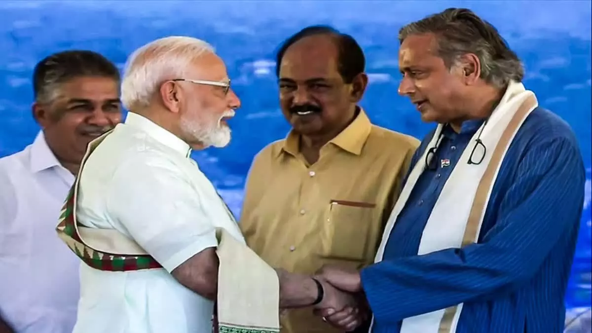 मोदी की रणनीतिक टीम इंडिया में थरूर का नाम क्यों शामिल हुआ? मोदी की रणनीतिक टीम इंडिया में थरूर का नाम क्यों शामिल हुआ?