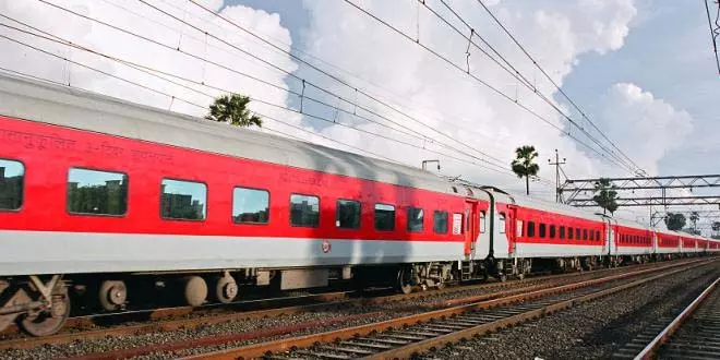 Sambalpur: तपस्विनी एक्सप्रेस पर पथराव, यात्री सुरक्षित Sambalpur: तपस्विनी एक्सप्रेस पर पथराव, यात्री सुरक्षित