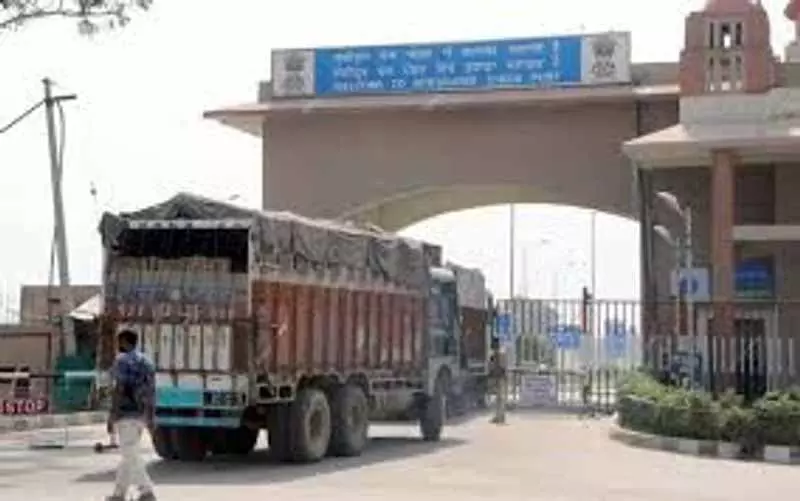 Attari-Wagah चेक-पोस्ट फिर से खुला, 22 दिन के बंद के बाद फंसे हुए अफगान ट्रकों को प्रवेश की अनुमति Attari-Wagah चेक-पोस्ट फिर से खुला, 22 दिन के बंद के बाद फंसे हुए अफगान ट्रकों को प्रवेश की अनुमति