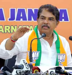 Karnataka भाजपा नेताओं ने आदिवासी लड़की की मौत पर एसपी से मुलाकात की Karnataka भाजपा नेताओं ने आदिवासी लड़की की मौत पर एसपी से मुलाकात की