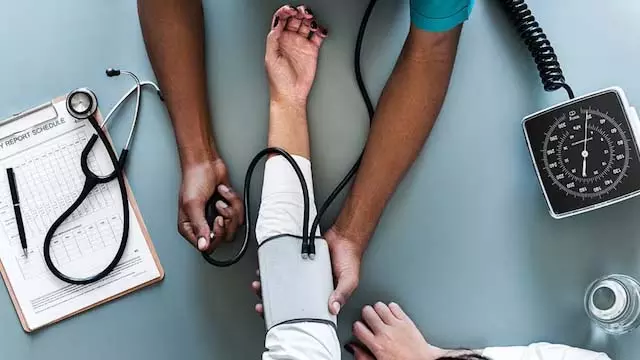 lifestyle: 30 की उम्र में बीपी की समस्या? जेनरेशन Z और मिलेनियल्स को अपने दिल की बात क्यों सुननी चाहिए lifestyle: 30 की उम्र में बीपी की समस्या? जेनरेशन Z और मिलेनियल्स को अपने दिल की बात क्यों सुननी चाहिए