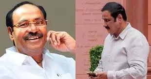 PMK meeting: रामदॉस बेटे अंबुमणि के सामने कमजोर पड़ते दिखे PMK meeting: रामदॉस बेटे अंबुमणि के सामने कमजोर पड़ते दिखे