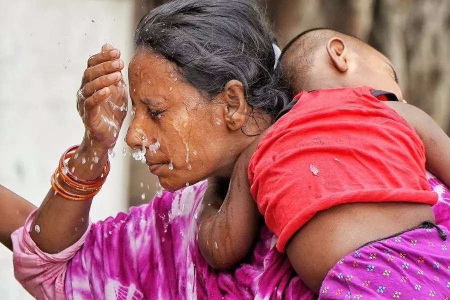 Kolkata में तापमान 36˚C के आसपास रहने की उम्मीद, पुरुलिया में 40.7˚C तापमान Kolkata में तापमान 36˚C के आसपास रहने की उम्मीद, पुरुलिया में 40.7˚C तापमान