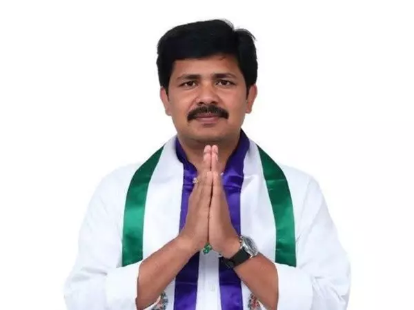 YSRCP सांसद मदिला गुरुमूर्ति ने की शराब घोटाले के आरोपों की निंदा YSRCP सांसद मदिला गुरुमूर्ति ने की शराब घोटाले के आरोपों की निंदा