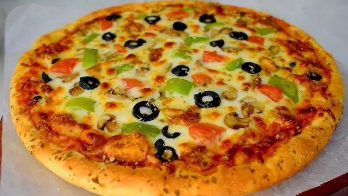 कुछ टेस्टी खाने का है मन तो घर पे बनाये pizza कुछ टेस्टी खाने का है मन तो घर पे बनाये pizza