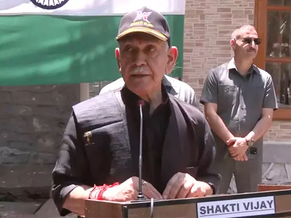 पाकिस्तान में कुछ भी भारतीय सेना की पहुंच से परे नहीं है: जम्मू-कश्मीर LG मनोज सिन्हा पाकिस्तान में कुछ भी भारतीय सेना की पहुंच से परे नहीं है: जम्मू-कश्मीर LG मनोज सिन्हा