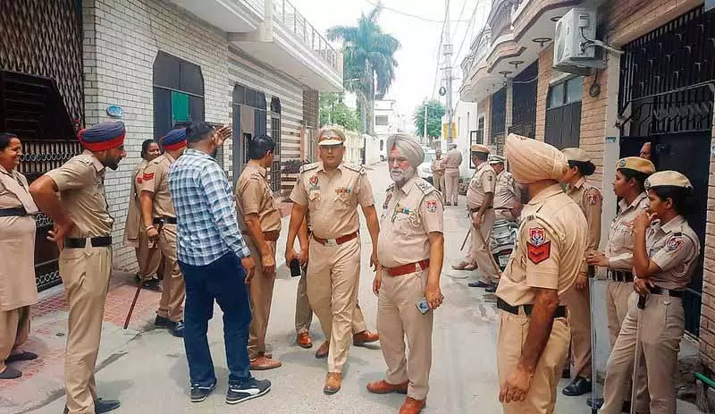 Jalandhar: नशीले पदार्थों के साथ 51 लोग गिरफ्तार, अवैध हथियार जब्त Jalandhar: नशीले पदार्थों के साथ 51 लोग गिरफ्तार, अवैध हथियार जब्त