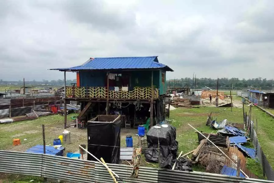 कटाव प्रभावित तीस्ता गांवों से 500 लोगों को Siliguri के निकट नए स्थान पर स्थानांतरित किया कटाव प्रभावित तीस्ता गांवों से 500 लोगों को Siliguri के निकट नए स्थान पर स्थानांतरित किया