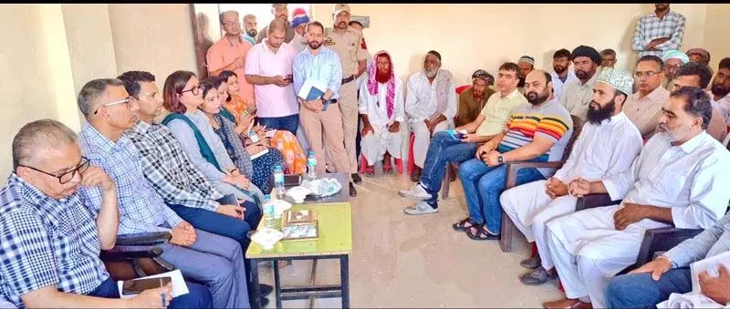 सांबा DC ने गांवों में जनजातीय संपर्क अभियान का नेतृत्व किया सांबा DC ने गांवों में जनजातीय संपर्क अभियान का नेतृत्व किया