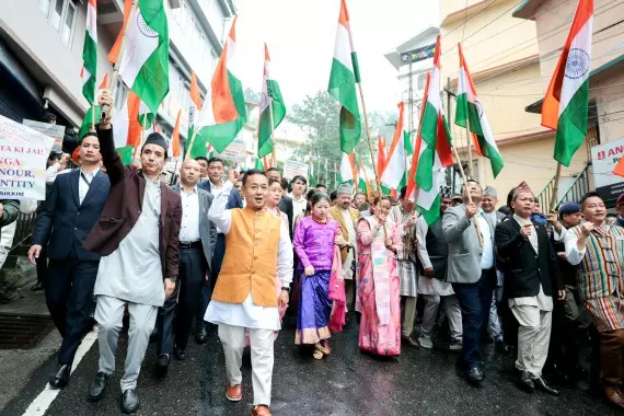 Sikkim : मुख्यमंत्री ने तिरंगा यात्रा का नेतृत्व किया, तिरंगा लहराया Sikkim : मुख्यमंत्री ने तिरंगा यात्रा का नेतृत्व किया, तिरंगा लहराया