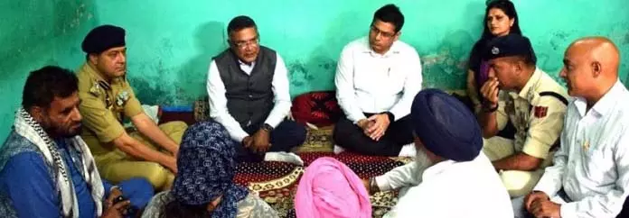 शैलेंद्र ने Poonch का दौरा किया, सीमा पार से गोलीबारी के पीड़ितों से मुलाकात की शैलेंद्र ने Poonch का दौरा किया, सीमा पार से गोलीबारी के पीड़ितों से मुलाकात की