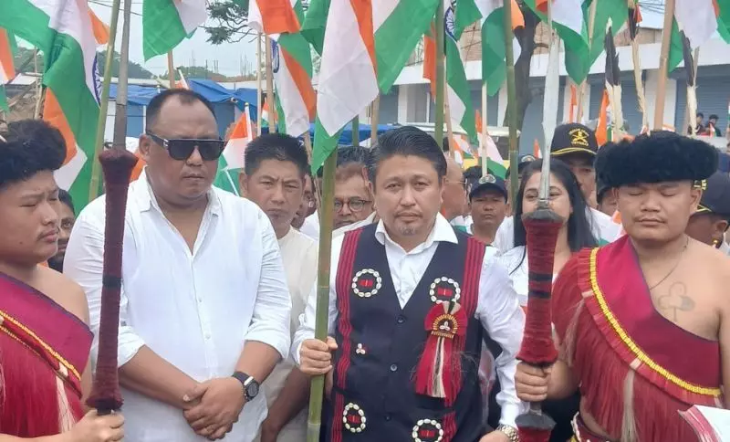 Nagaland: दीमापुर में सैकड़ों लोग तिरंगा यात्रा में शामिल हुए Nagaland: दीमापुर में सैकड़ों लोग तिरंगा यात्रा में शामिल हुए
