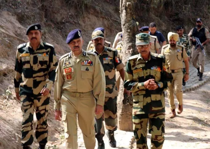 DGP ने सीमावर्ती इलाकों का दौरा किया, जम्मू जिले में सुरक्षा की समीक्षा की DGP ने सीमावर्ती इलाकों का दौरा किया, जम्मू जिले में सुरक्षा की समीक्षा की