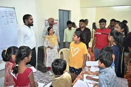 कला केन्द्र में पेंटिंग क्लासेस शुरू, बच्चों में उत्साह कला केन्द्र में पेंटिंग क्लासेस शुरू, बच्चों में उत्साह