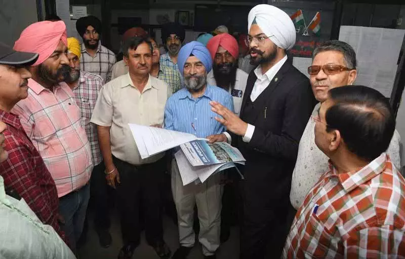 अटल अपार्टमेंट, आवंटियों ने LIT अधिकारियों के समक्ष प्रमुख मुद्दे उठाए अटल अपार्टमेंट, आवंटियों ने LIT अधिकारियों के समक्ष प्रमुख मुद्दे उठाए