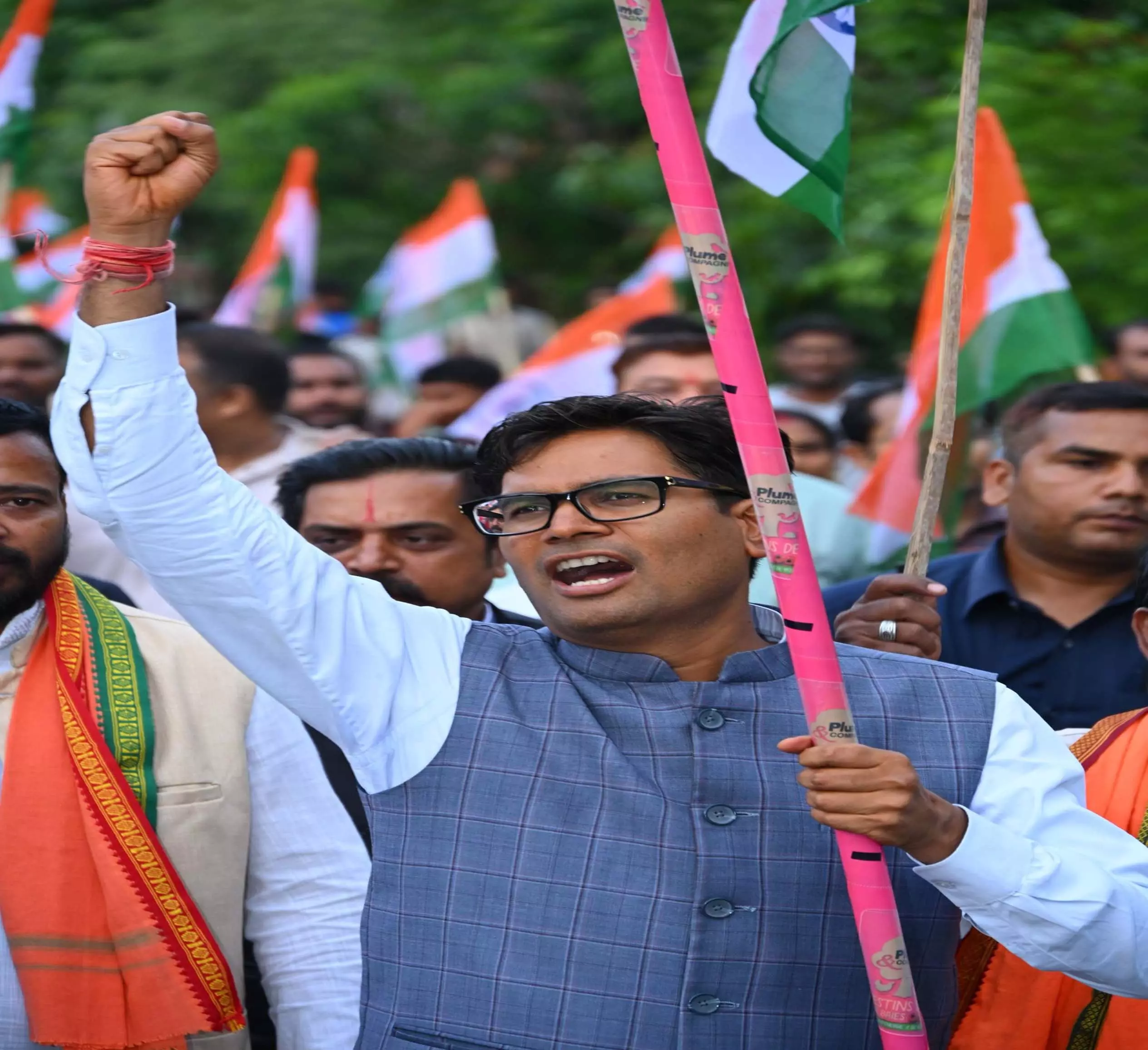 वित्तमंत्री ओपी चौधरी ने तिरंगा यात्रा में किया भारतीय सेना को नमन वित्तमंत्री ओपी चौधरी ने तिरंगा यात्रा में किया भारतीय सेना को नमन