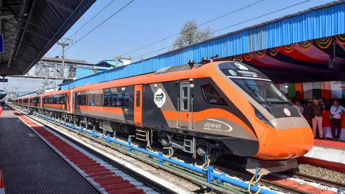Bihar वंदे भारत एक्सप्रेस गोरखपुर से पटना का सफर अब सिर्फ 5 घंटे में; रूट, समय और किराया Bihar वंदे भारत एक्सप्रेस गोरखपुर से पटना का सफर अब सिर्फ 5 घंटे में; रूट, समय और किराया
