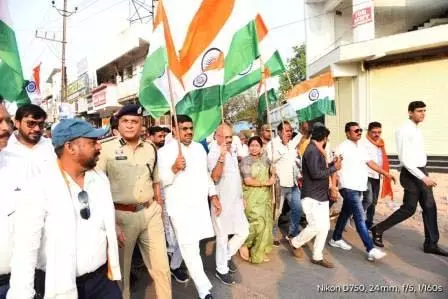 तिरंगा यात्रा के माध्यम से नागरिकों ने दी देश के जवानों को श्रद्धांजलि तिरंगा यात्रा के माध्यम से नागरिकों ने दी देश के जवानों को श्रद्धांजलि