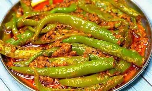 Dahi Wali Mirchi: नाश्ते या लंच में कभी भी ले सकते हैं इसका मजा