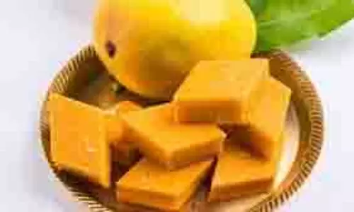 Mango Malai Barfi : गर्मियों में बनाएं मैंगो मलाई बर्फी