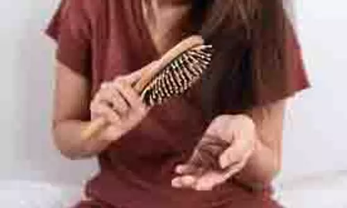 Hair Growth: बालों का झड़ना रोकने के लिए अपनाएं ये 5 घरेलू उपाय