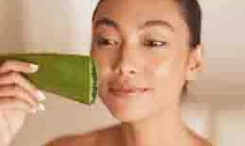 Skin Care: धूप से झुलसी त्वचा पर लगाएं एलोवेरा, सनबर्न और टैनिंग कम करने में है मददगार Skin Care: धूप से झुलसी त्वचा पर लगाएं एलोवेरा, सनबर्न और टैनिंग कम करने में है मददगार